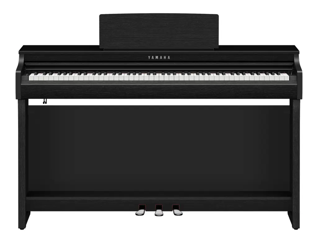 Yamaha CLP 825 B