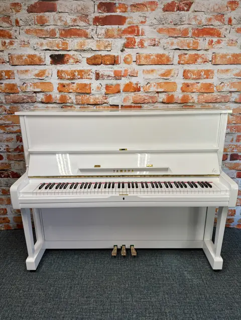 Yamaha U1 weiß